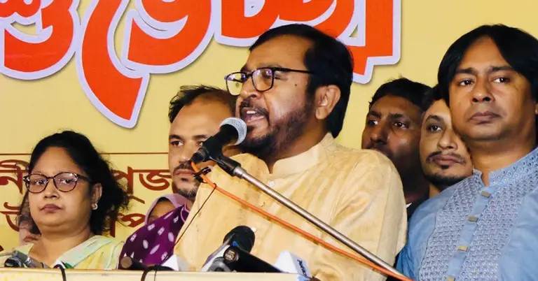 বক্তব্য রাখছেন এবি পার্টির চেয়ারম্যান মজিবুর রহমান মঞ্জু